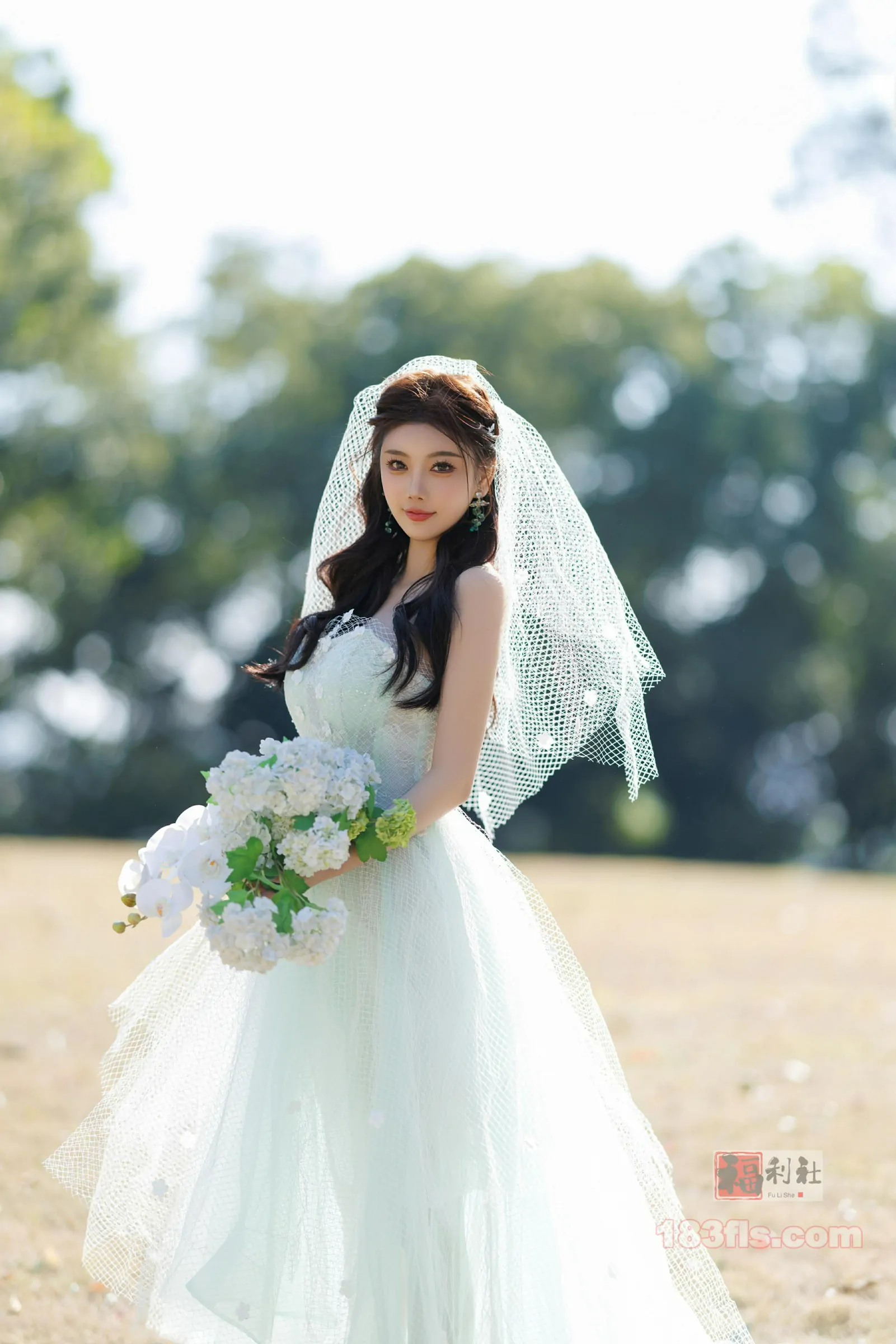 Gallery -         xiuren秀人网 - XiuRen 福利杨晨晨Yome大尺度内购无码流出黑白婚纱 - 妹妹美 - Sister Beauty -        - image 3