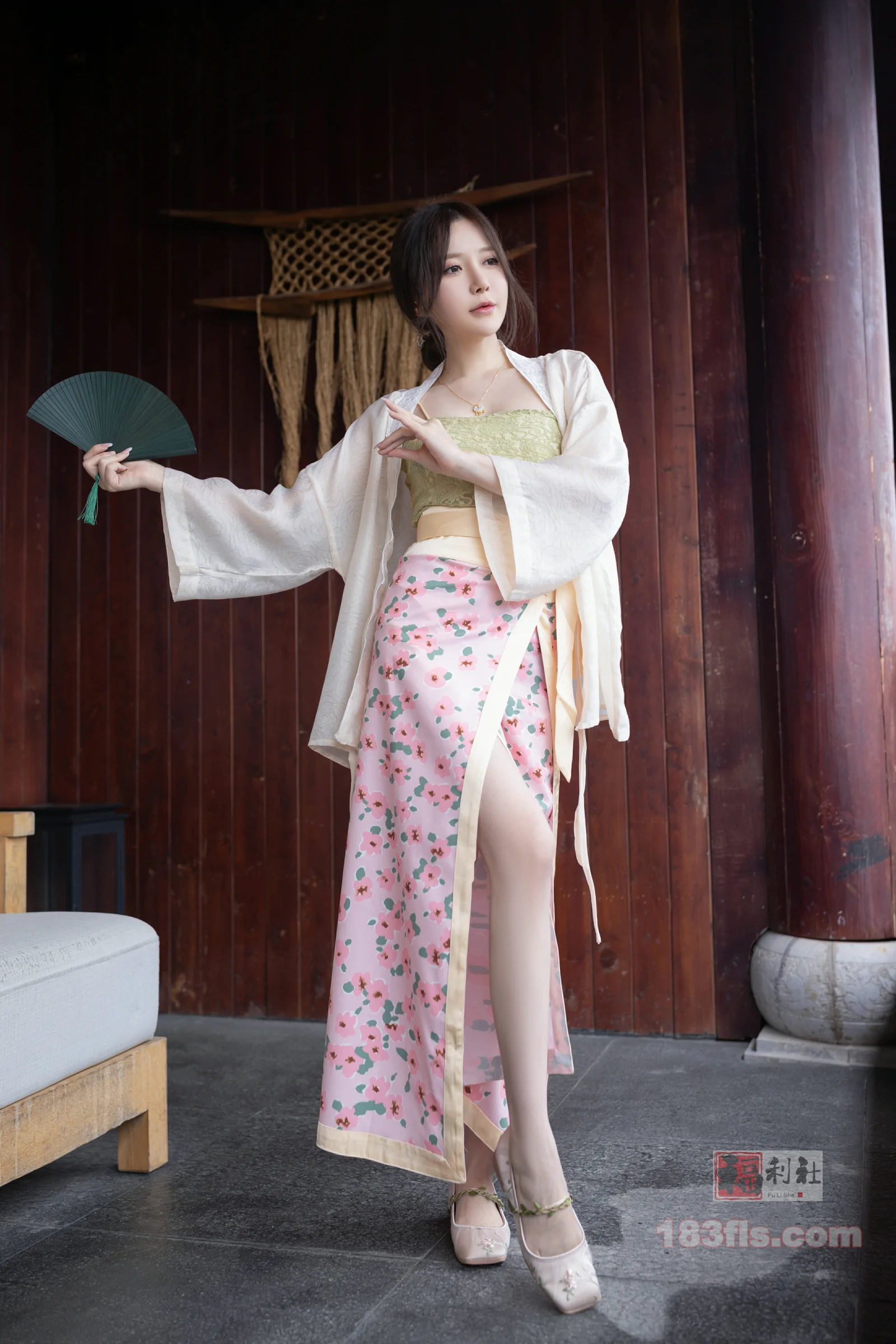 Gallery -         xiuren秀人网 - XiuRen 福利鱼子酱Fish大尺度内购无码流出浅色古装 - 妹妹美 - Sister Beauty -        - image 4