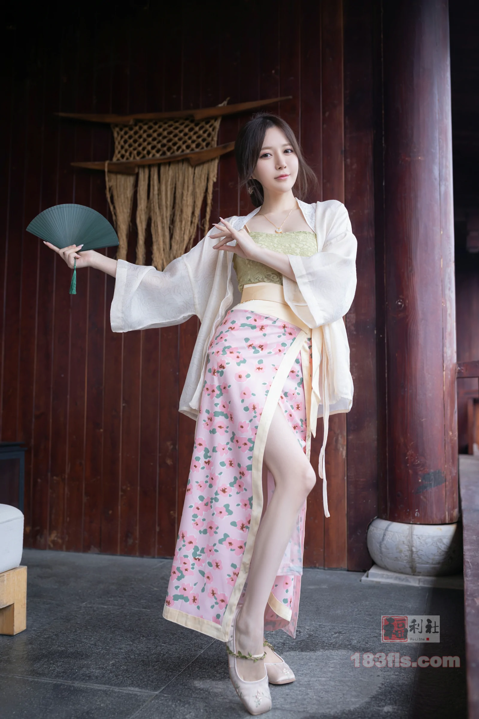Gallery -         xiuren秀人网 - XiuRen 福利鱼子酱Fish大尺度内购无码流出浅色古装 - 妹妹美 - Sister Beauty -        - image 5