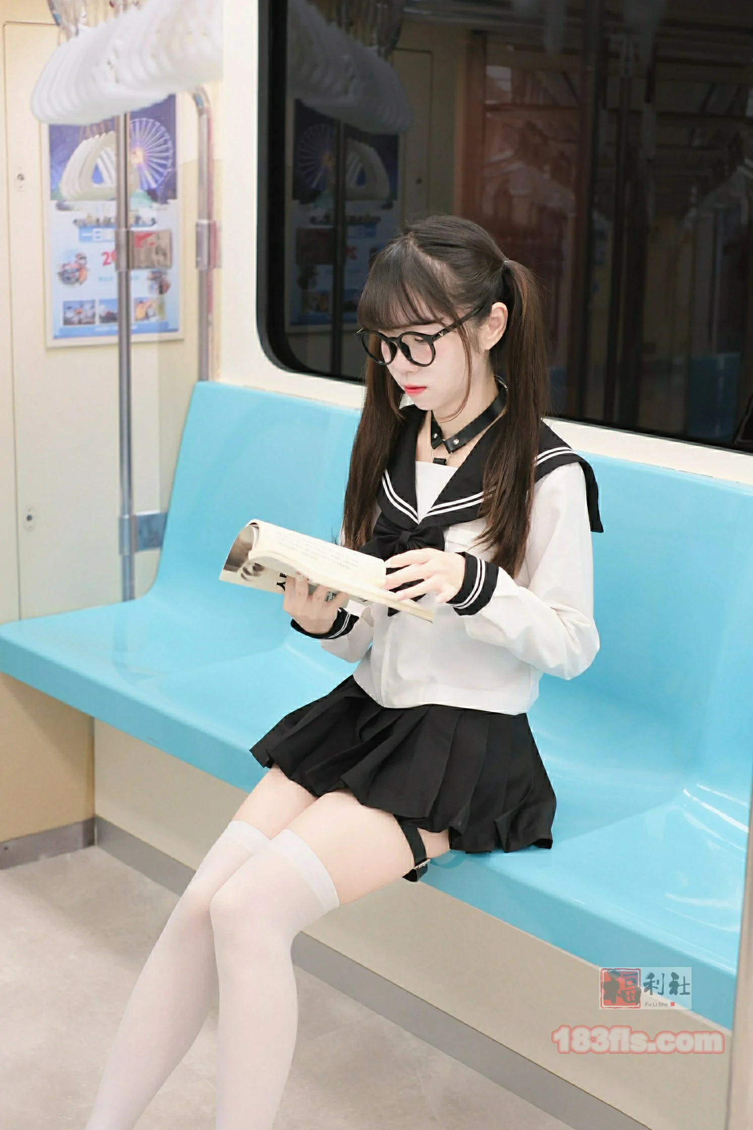 Gallery -         可可小白兔 – 電車上の女高中生 - 妹妹美 - Sister Beauty -        - image 1