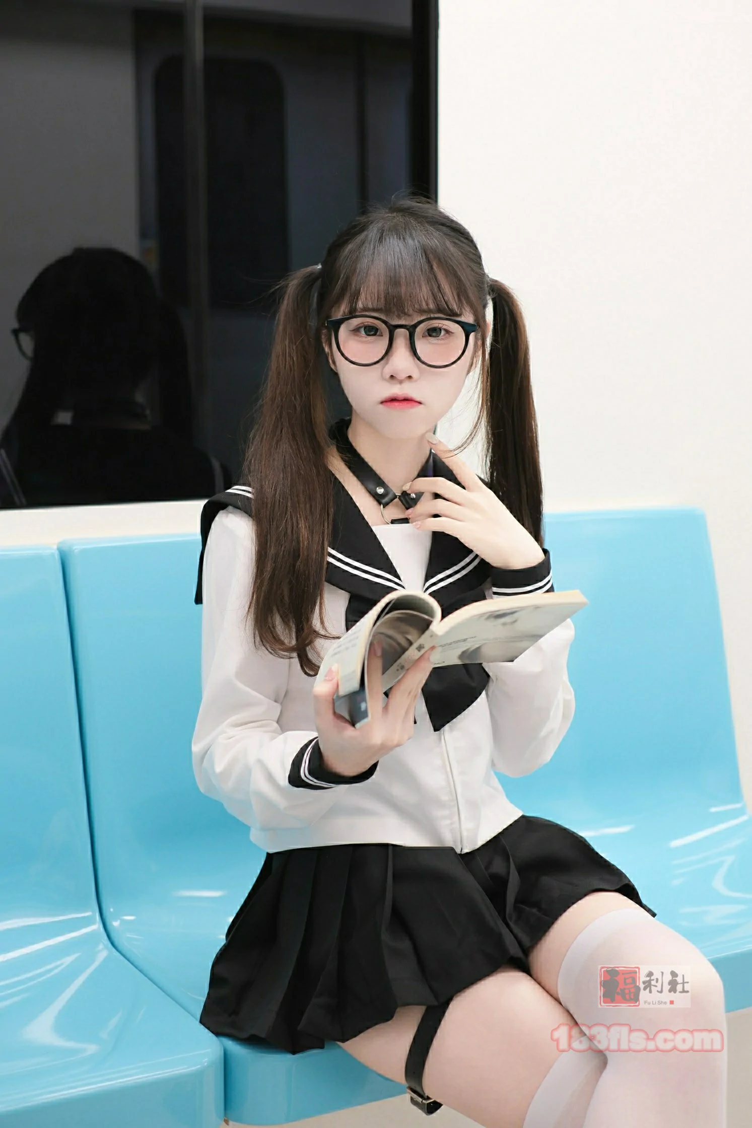Gallery -         可可小白兔 – 電車上の女高中生 - 妹妹美 - Sister Beauty -        - image 4